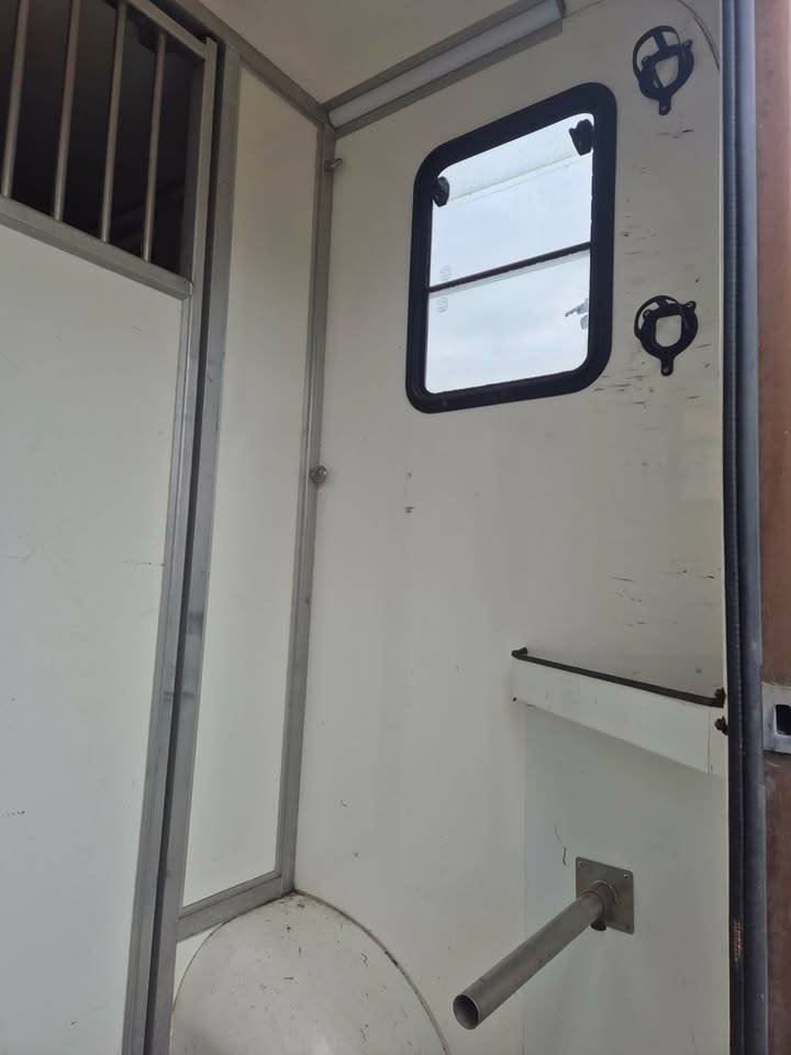 Horsebox HGV Krismar stalles 2017 Used
