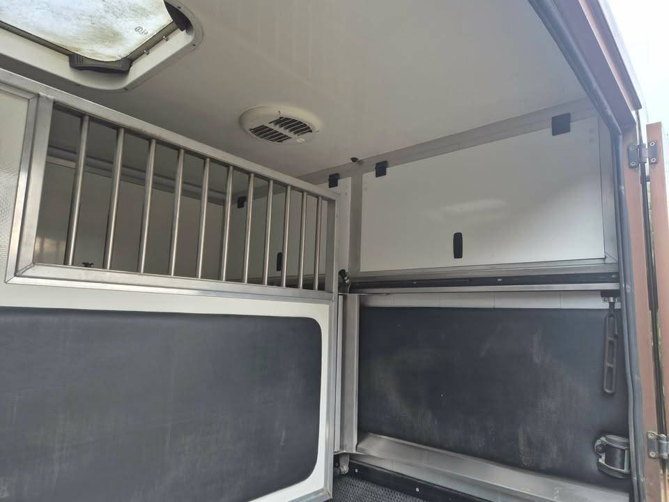 Horsebox HGV Krismar stalles 2017 Used