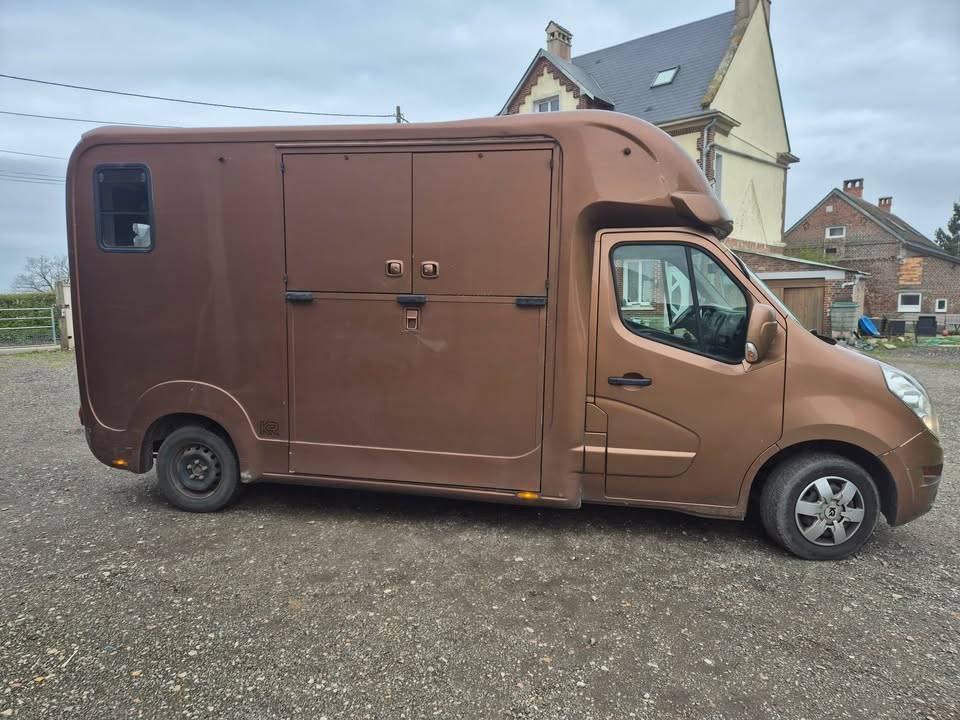 Horsebox HGV Krismar stalles 2017 Used