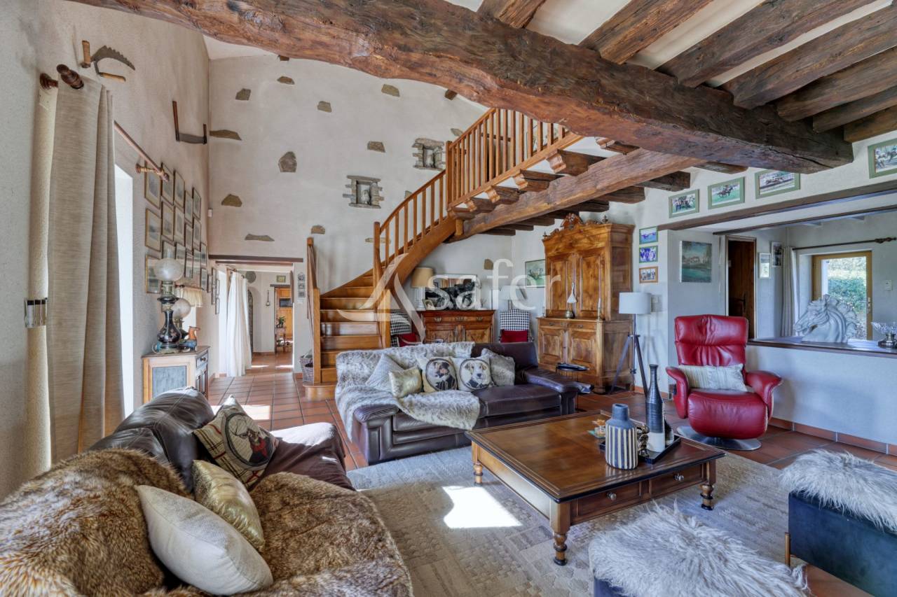 Equestrian property  Vend&eacute;e