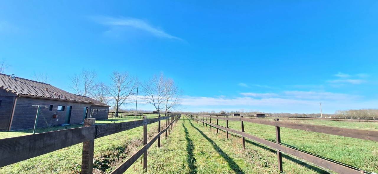 Livery yard  Hautes-Pyr&eacute;n&eacute;es