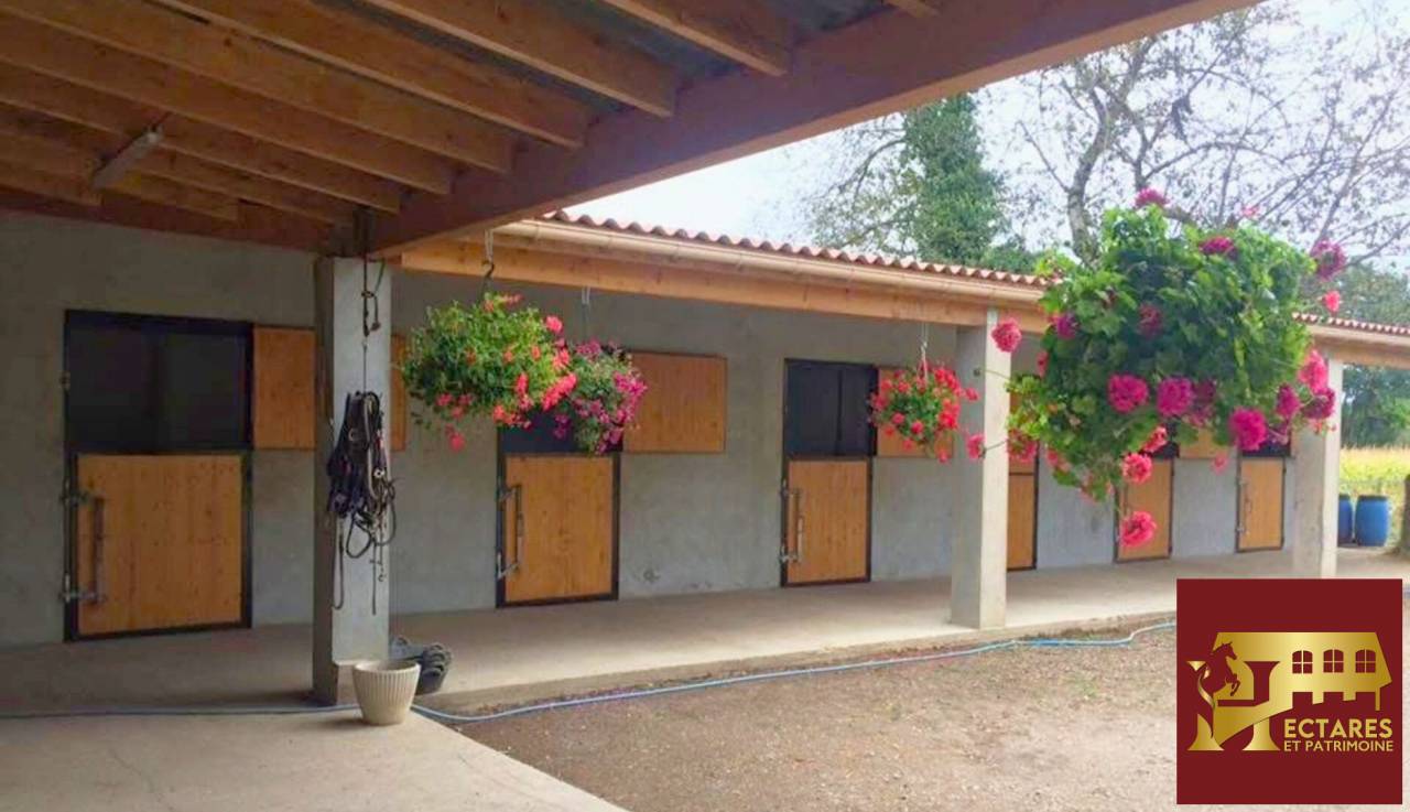 Livery yard  Is&egrave;re