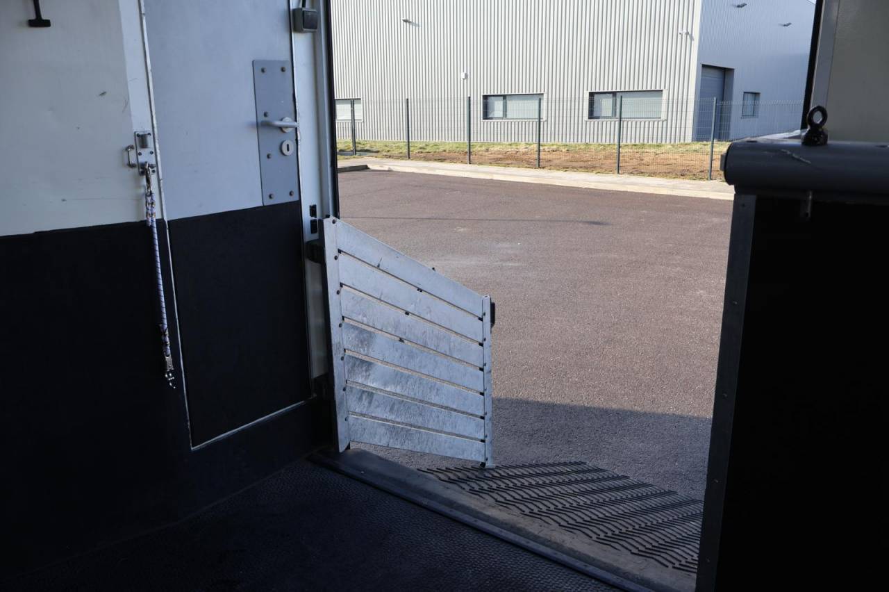 Horsebox NON-HGV Man MAN TGA 26.430 JL POP OUT 2006 Used