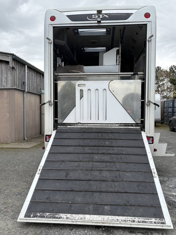 Horsebox NON-HGV Renault MAGNUM STX 2011 Used