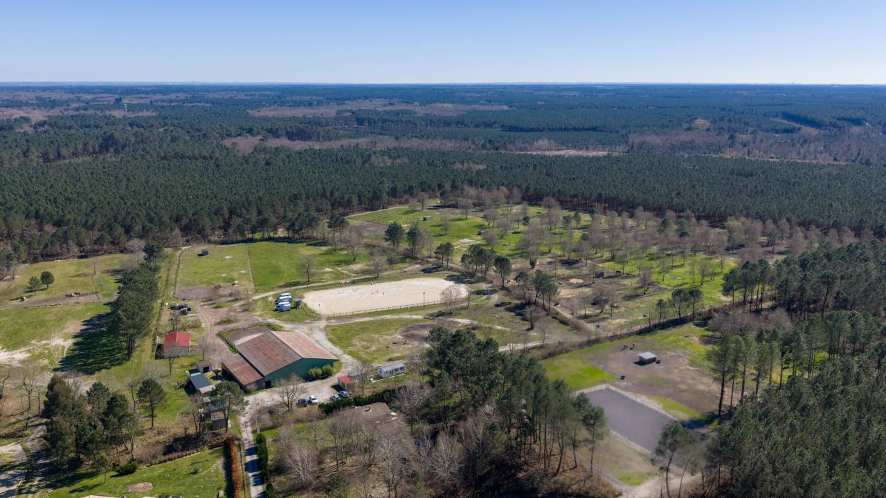 Livery yard  Gironde