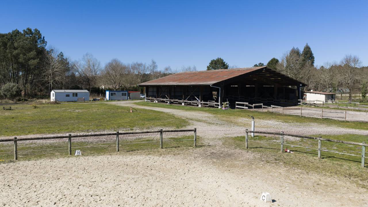 Livery yard  Gironde