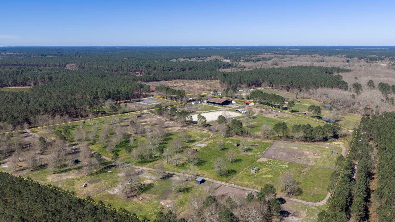 Livery yard  Gironde