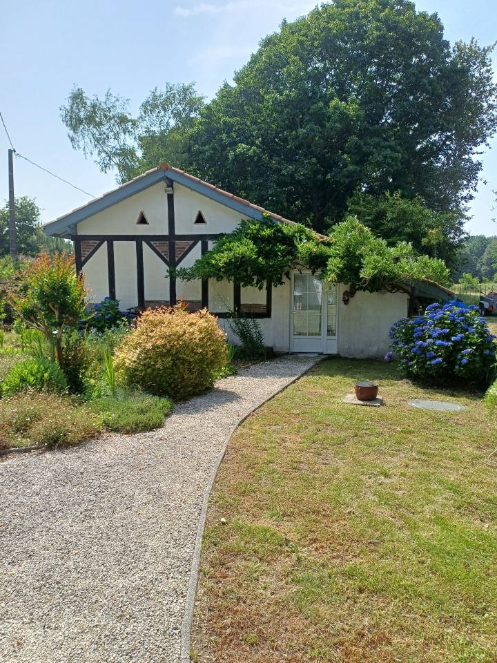 Equestrian property  Landes