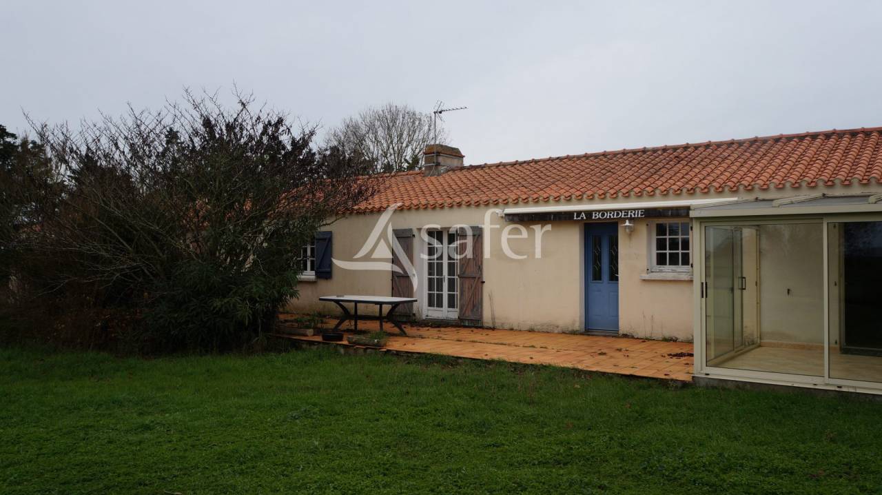 Equestrian property  Vend&eacute;e