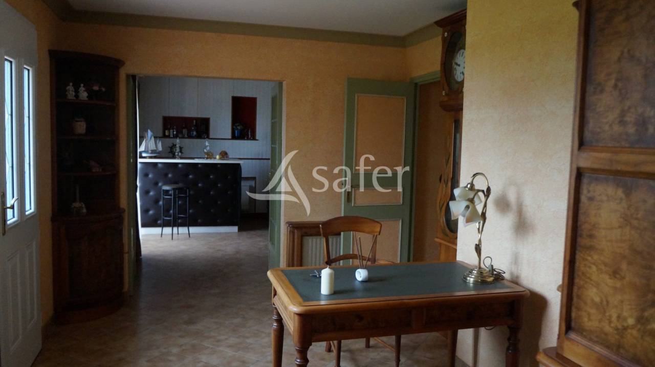 Equestrian property  Vend&eacute;e