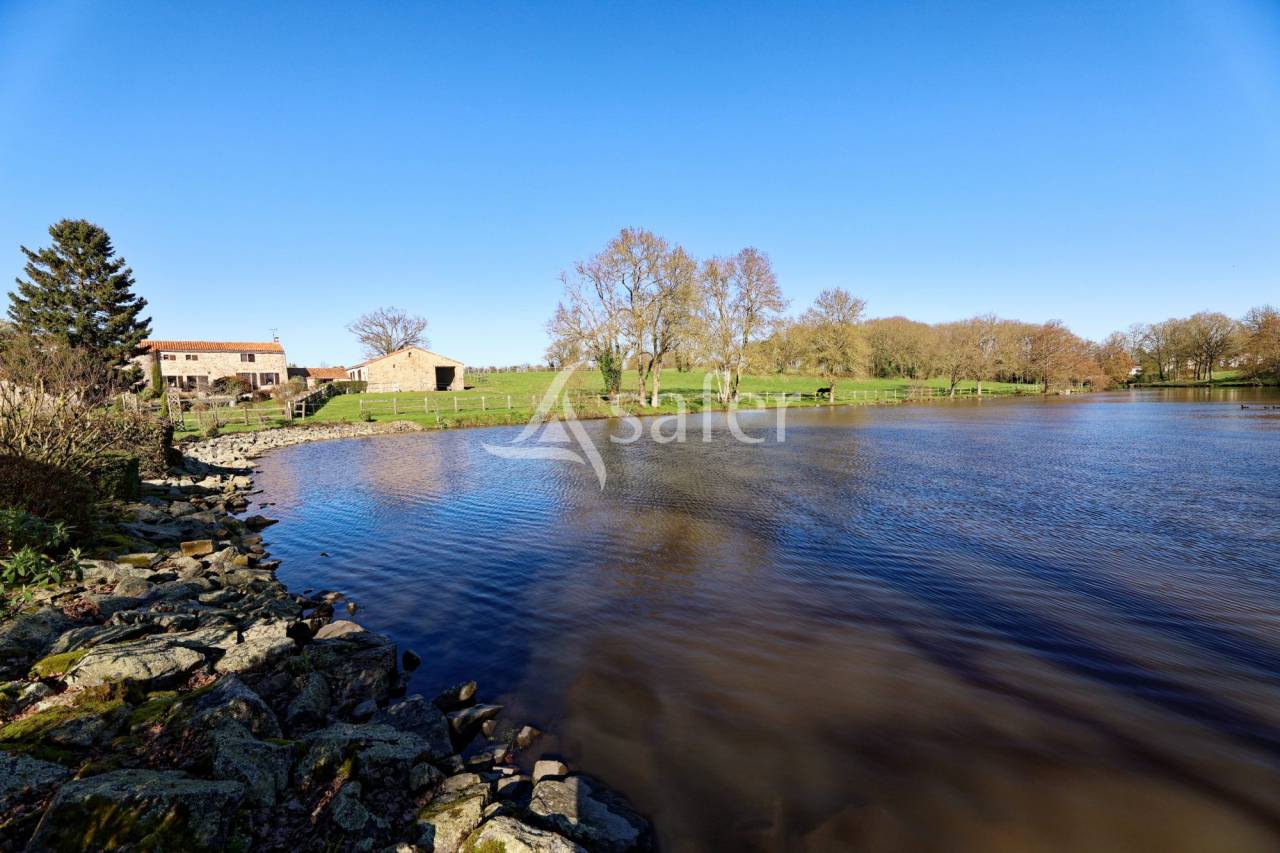 Equestrian property  Vend&eacute;e