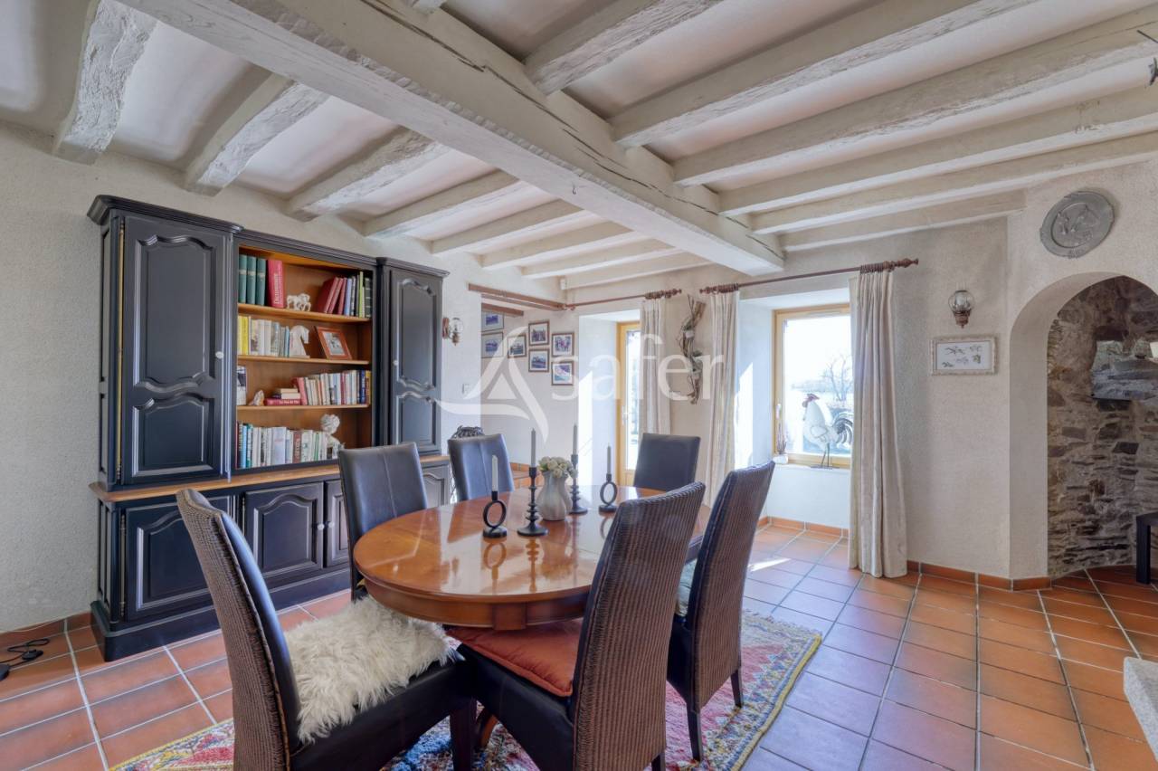 Equestrian property  Vend&eacute;e