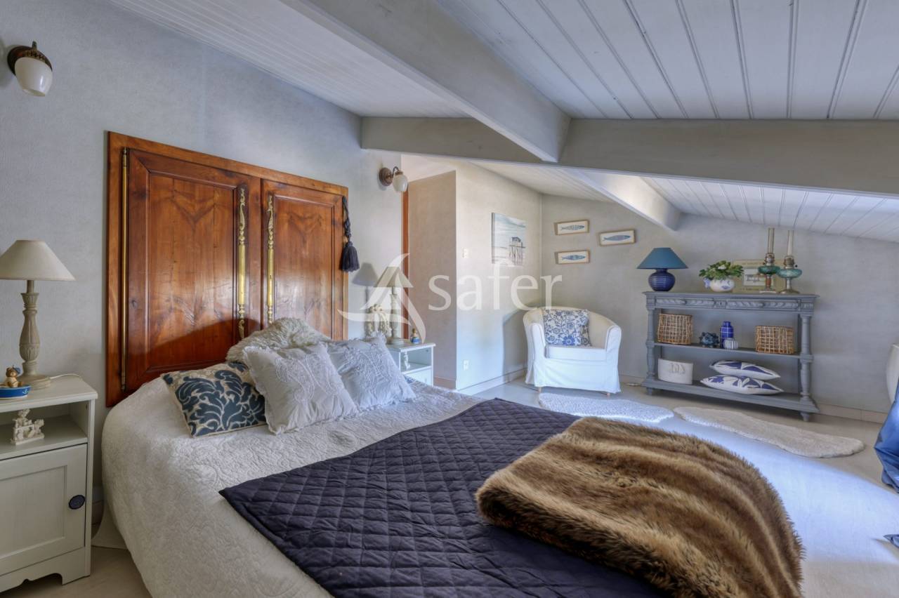 Equestrian property  Vend&eacute;e