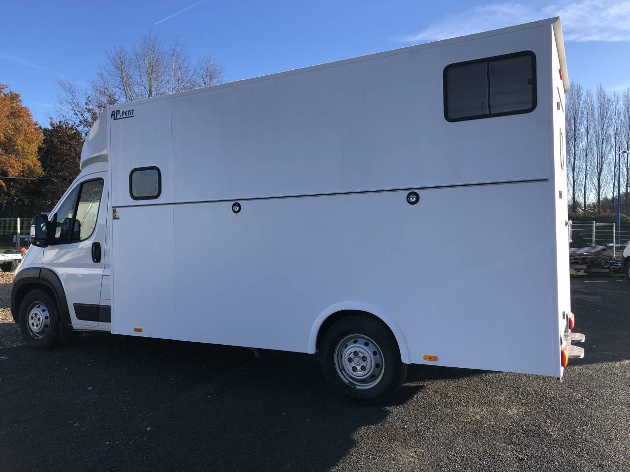 Horsebox HGV AP Petit Peugeot Boxer L4  2020 New