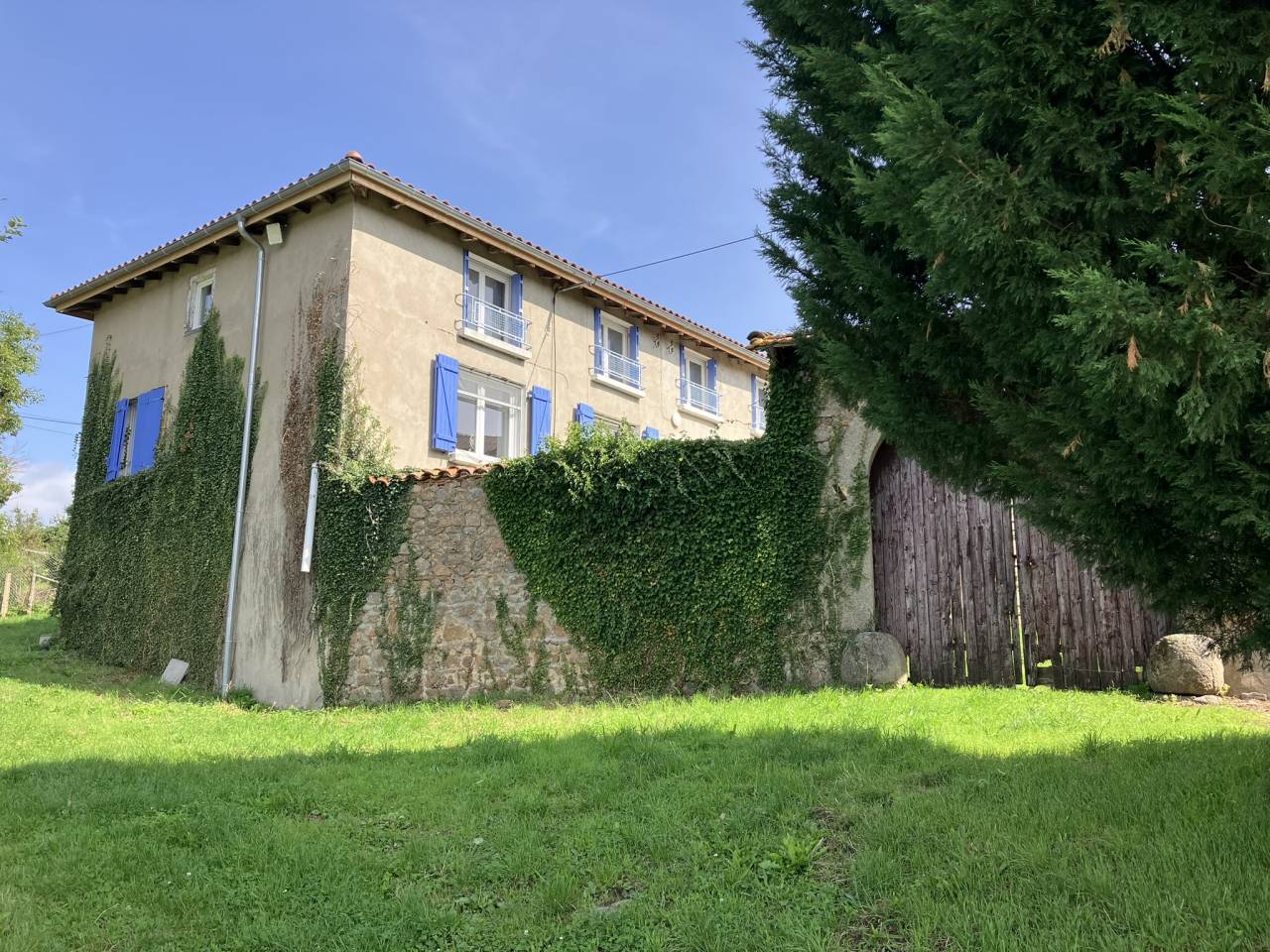 Equestrian farm  Rh&ocirc;ne