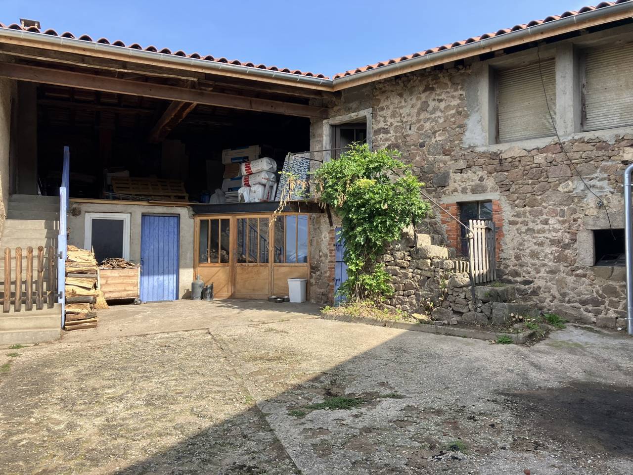Equestrian farm  Rh&ocirc;ne